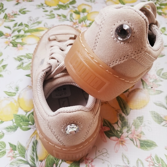 NWT girls PUMA Shoes 💫SALE💫 - Picture 7 of 9